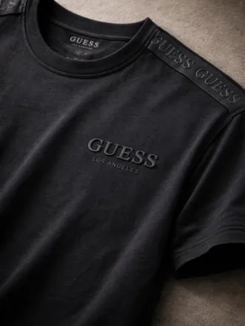 GUESS Los Angeles Embossed Logo Shoulder Tape T-Shirt Men's M Black